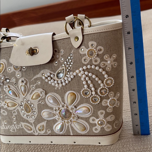 Enid Collin’s “Humdinger” Tote Bag in Cream and White - Picture 9 of 12